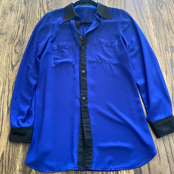 Beautiful Button-Down Blouse - Picture 4 of 11